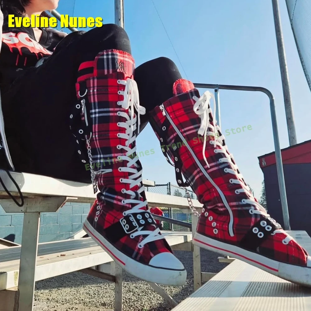 Botki na platformie z klamrą w – Street Fashion Trend 2025 recenzja i cena